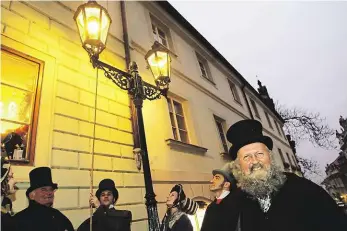  ?? Foto: David Neff, MAFRA ?? Krása luceren Plynové lampy zažily v metropoli premiéru před 170 lety a vydržely až do roku 1985. Po krátké přestávce se v roce 2002 vrátily do ulic, nyní jich je okolo sedmi set.