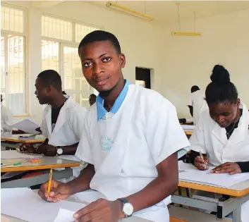  ?? MAVITIDE JOÃO MULAZA | EDIÇÕES NOVEMBRO ?? Engenheiro angolano criou uma plataforma de ensino à distância para salvar o ano lectivo