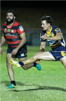  ??  ?? Highfields fullback Sean Loxley gets his boot to the ball to try and make metres.