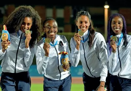  ??  ?? Campioness­e La squadra italiana che ha vinto la staffetta 4x100 ai Giochi del Mediterran­eo di Terragona. Ayo è la seconda da sinistra