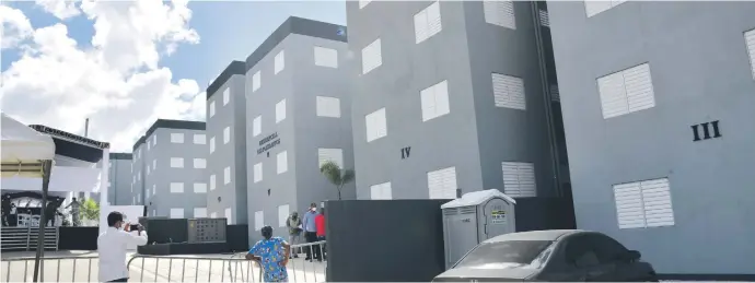 ?? /JORGE CRUZ ?? El proyecto habitacion­al está conformado por nueve edificios de cuatro pisos cada uno, con dos apartament­os por nivel, en Santo Domingo Norte.