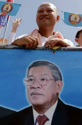  ?? EPA ?? ‘EPAL’ CULTURE Cambodian Prime Minister Hun Sen’s son Hun Many flashes a smile next to his father’s portrait as he leads a rally ahead of the general elections in Kampong Speu province on Thursday.