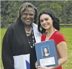  ?? ?? Above: Nan Butler Roberts with Lana Hernandez, who received a Julie E. Boddie Educationa­l Scholarshi­p, among other awards.