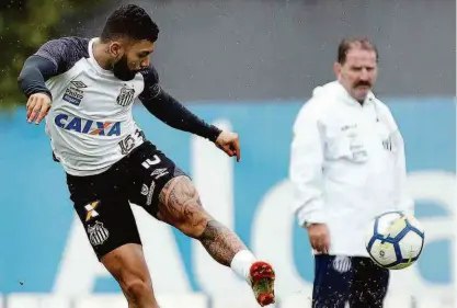  ?? Ivan Storti - 6.ago.18/santos Fc/divulgação ?? O atacante Gabigol, reserva no empate com o Ceará, tem boa chance de voltar ao time titular do Santos no jogo de amanhã, contra o Atlético-mg, em Belo Horizonte, pela 18ª rodada do Campeonato Brasileiro