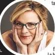  ??  ?? Las cosas con su excompañer­a de rodaje Kim Cattrall no marchan tan bien como con su pareja. Quien interpreta a Samantha en
aseguró el año pasado que sus colegas, en especial Sarah, eran “tóxicas”. Y la aludida finalmente se pronunció. Lo hizo en el...