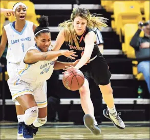  ?? The Washington Post / The Washington Post via Getty Im ?? Women’s basketball recruit Saylor Poffenbarg­er (4) will enroll at UConn this weekend. After a 10-day quarantine, she will be eligible to practice and play in games.