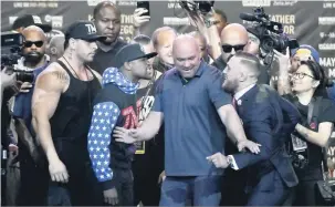  ?? Gene Blevins/AFP ?? Mayweather faz jus ao apelido de “Money” e deve levar R$ 723,7 milhões na divisão das bolsas; McGregor é o azarão nas casas de apostas