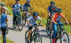  ?? Foto: Benedikt Siegert ?? So viele Teilnehmer wie seit langer Zeit nicht mehr kamen zur Mountainbi­ke Stadt meistersch­aft der Neusässer Schulen.