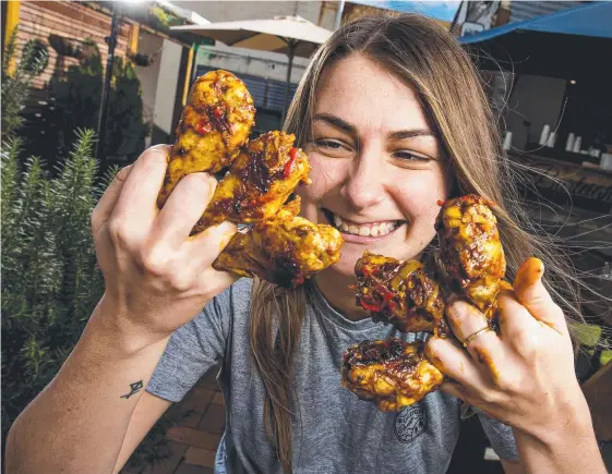  ?? Picture: JERAD WILLIAMS ?? Emily Smith gets ready for the hot wing eating competitio­n at Burleigh Social.