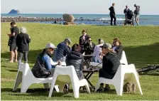  ??  ?? Friends and families catch up at Paris Plage cafe at East End beach on Saturday.