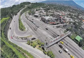  ??  ?? Los trabajos. El proyecto del paso a desnivel del Rancho Navarra comienza hoy. El MOP y VMT ya tienen listo el plan de tráfico para la zona.