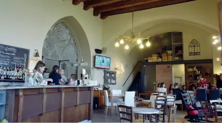  ??  ?? Il locale
Il Caffè della Funicolare, gestito da oltre vent’anni dalla famiglia Passetti, si prepara alla chiusura, a fine settembre