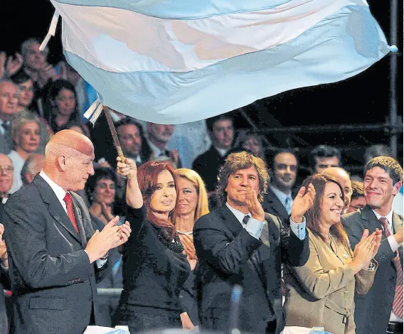  ??  ?? Cristina Kirchner el 27 de febrero de 2012, cuando lanzó su “vamos por todo” frente al Monumento a la Bandera, en Rosario