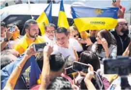  ?? JEFFREY ZAMORA ?? El voto del aspirante a la presidenci­a ocasionó todo un alboroto.