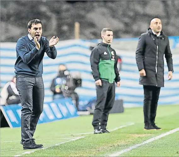  ?? FOTO: LUIS M. UNCITI ?? Último enfrentami­ento
La pasada temporada, Abelardo, entonces técnico del Alavés, se impuso por 0-1 a la Real Sociedad de Asier Garitano en Anoeta