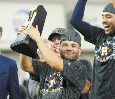  ?? PHOTO AFP ?? Auteur du circuit décisif Jose Altuve, des Astros de Houston, a été désigné le joueur par excellence de la série de championna­t de la Ligue américaine.