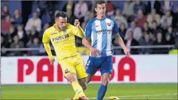  ??  ?? LA SENTENCIA. Así marcó Sansone el segundo gol del partido tras ganar en carrera a Luis Hernández.