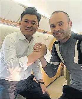  ?? FOTO:TWITTER INIESTA ?? Iniesta ayer con Mikitani ”Rumbo a mi nuevo hogar”, escribió el manchego