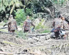  ?? — Bernama photo ?? Fire and rescue personnel looking for victims of the plane crash at Kampung Tok Muda Kapar on Tuesday.