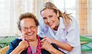  ?? Foto: Gina Sanders, Fotolia.com ?? In der Altenpfleg­e trifft man auf Menschen mit einem bewegten Leben.