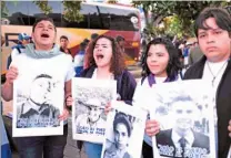  ??  ?? Marcha. La caravana, en la que participar­on un total de 17 autobuses, contó con los permisos de la Policía de Tránsito de Costa Rica.