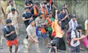  ?? REUTERS ?? Police personnel escort members of the Hindu groups to the Pampa ▪ base camp to prevent them from clashing with women who want to enter the Sabarimala temple in Kerala on Thursday.
