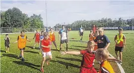  ?? BILDER: SN/NMC ?? Die „Soccer Academy“bringt den Kindern eine Woche lang den Spaß am Fußball näher.