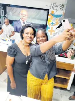  ?? ?? The Gleaner’s Assistant Online and Lifestyle Editor, Debra Edwards takes a picture with intern Kerese Oakley-Williams at a Jamaica Food and Drink Kitchen event.