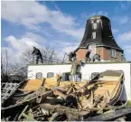  ?? BILD: SN/APA/AFP/DPA/WOLFGANG RUNGE ?? Zerstörte Windmühle in Nordfriesl­and.