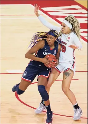  ?? Kathy Willens / Associated Press ?? UConn’s Aaliyah Edwards, left, looks to pass while defended by St. John’s forward Rayven Peeples (20) last week in New York.