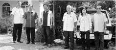  ??  ?? Jamit (second left) with community leaders during his working visit to Kampung Gentulong Selepong, Selirik.