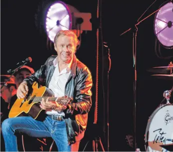  ?? FOTO: ANDY HEINRICH ?? Röhrenjean­s, Lederjacke und viel Rock'n Roll: Peter Kraus begeistert im GZH.