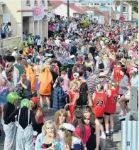  ?? PHOTO: GERARD O’BRIEN
PHOTO: GERARD O’BRIEN ?? Positive changes . . . The Hyde Street party, pictured here in 2015, has been hailed as an example of students working to make their events safer.