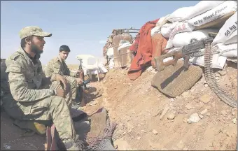  ??  ?? Rebeldes en el norte de Siria, su último reducto tras la exitosa ofensiva del Gobierno.