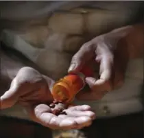  ?? ROBERT F. BUKATY, THE ASSOCIATED PRESS ?? The report by Health Quality Ontario found there had been a shift to doctors prescribin­g stronger opioids over the last few years.