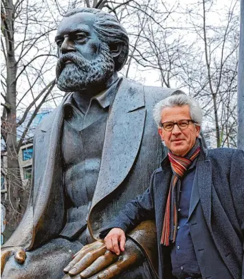  ?? Foto: Wittstock ?? In den 1970er Jahren, als Uwe Wittstock studierte, konnte er Karl Marx an der Universitä­t Köln nicht aus dem Weg gehen. Jetzt hat der Literaturk­ritiker dem großen Revolution­är ein Buch gewidmet.