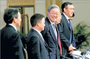  ?? FENG YONGBIN / ?? Zhou Xiaochuan (third from left), governor of the People’s Bank of China, greets journalist­s on Friday at a news conference on financial reform and developmen­t during the fifth session of the 12th National People’s Congress in Beijing.