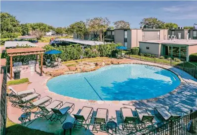  ?? Mabry Campbell/Berkadia ?? A partnershi­p between Trinnium Equity Group and Starboard Equity acquired Creekside Villas at Clear Lake, a 202-unit apartment complex at at 707 El Dorado Blvd.