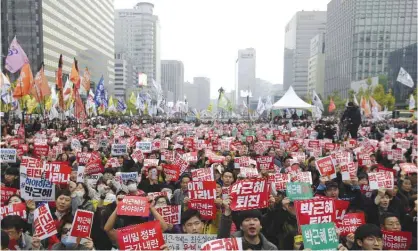  ??  ?? SEOUL: South Korean protesters stage a rally calling for South Korean President Park Geun-hye to step down. — AP