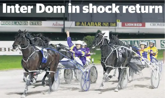  ??  ?? Smoken Up (later disqualifi­ed) beats Themightyq­uinn in the last Inter Dominion held in New Zealand at Alexandra Park in 2011.