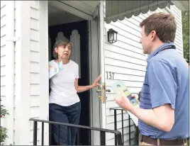  ?? Dan Haar/ Hearst Connecticu­t Media ?? State Rep. Sean Scanlon, executive director of the Tweed New Haven Airport authority, speaks with Toni Ginnetti at her house on on Stuyvesant Avenue. Scanlon has spent many hours knocking on doors in order to speak with neighbors of the airport as Tweed seeks to expand.