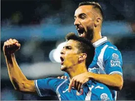  ?? QUIQUE GARCÍA / EFE ?? Sergi Darder celebra con Gerard Moreno el primer gol al Celta