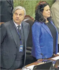  ??  ?? ► Presidenta de la Cámara Baja, Maya Fernández, y el secretario de la Corporació­n, Miguel Landeros.