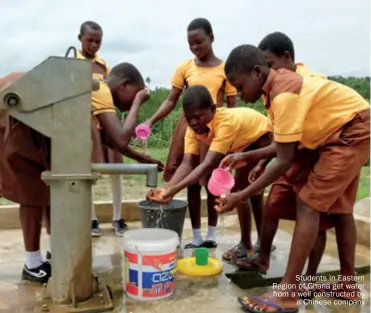  ??  ?? Students in Eastern Region of Ghana get water from a well constructe­d by a Chinese company