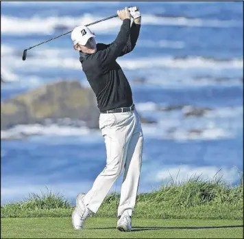  ?? JEFF GROSS / GETTY IMAGES ?? Brandt Snedeker hits his tee shot on the fourth hole at Spyglass Hill on Friday. On another day of perfect scoring conditions, Snedeker posted a 5-under 67.