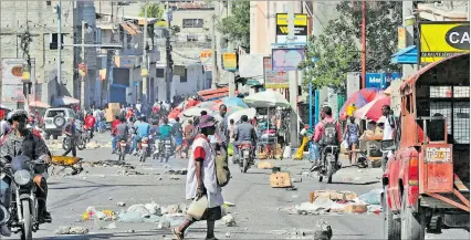  ?? RALPH TEDY EROL ?? Panorama. Escombros y piedras en una calle, después de una protesta celebrada en Puerto Príncipe.