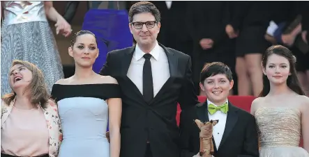  ?? ANNE- CHRISTINE POUJOULAT/AFP/ GETTY IMAGES ?? Clara Poincare, left, Marion Cotillard, Mark Osborne, Riley Osborne and Mackenzie Foy in Cannes to promote The Little Prince, a film that features two styles of animation: computer-generated and stop-motion.