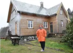  ??  ?? Til sommeren håper Gunhild Pedersen at hun og mannen kan flytte inn i det renoverte huset i Spind.