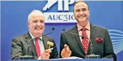  ?? — Twitter ?? IPL auctioneer­s Hugh Edmeades (left) and Charu Sharma pose after the auction on Sunday.