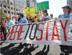  ?? | AP ?? Jóvenes inscritos en el programa protestaro­n contra la cancelació­n del DACA.